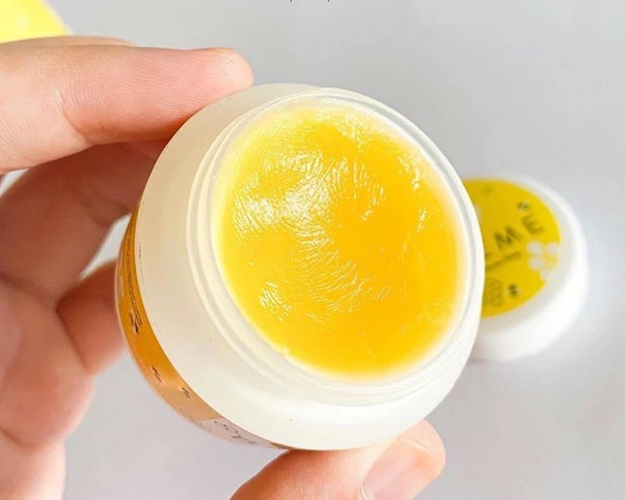 Pastikan krim tak mengandung eksfolian, seperti AHA dan BHA, karena bisa mengiritasi kulit bayi