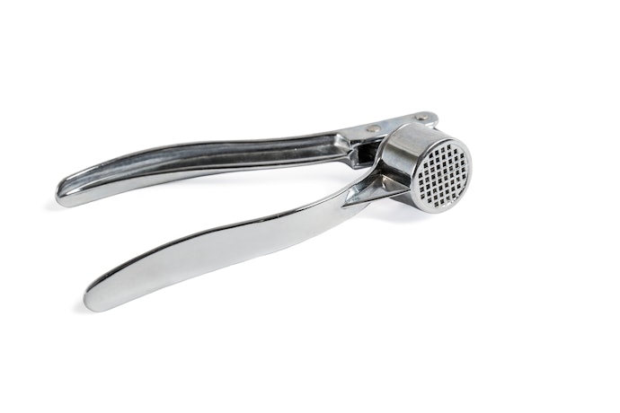 Kalau Anda ingin alat penghancur bawang putih yang kokoh, cari bahan stainless steel