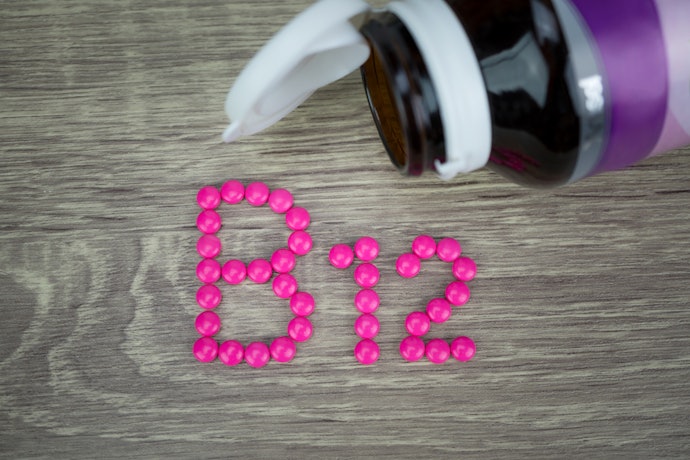 Pastikan juga suplemen penambah zat besi yang Anda pilih mengandung vitamin B12 dan asam folat khususnya bagi Anda yang sedang hamil