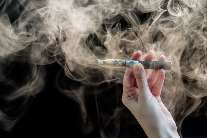 Jika Anda perokok yang baru beralih ke vape, pertimbangkan liquid bubble gum salt nicotine atau pods friendly