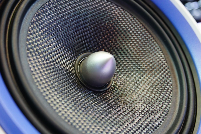 Bahan cone pada woofer bisa disesuaikan dengan preferensi musik Anda