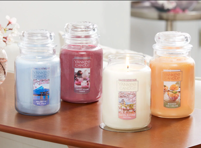 Sesuaikan warna lilin untuk mempercantik dekorasi ruangan