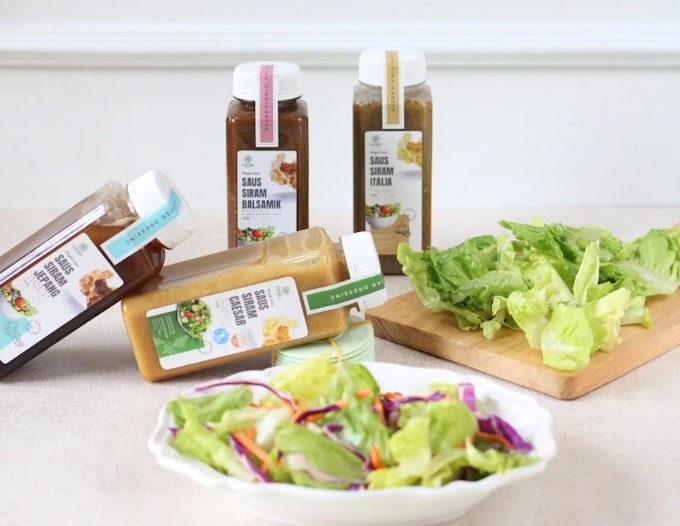 Pilih salad dressing yang rasanya sesuai preferensi bila Anda baru pertama kali diet