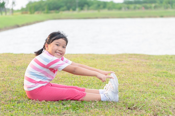 Untuk menjaga kaki anak tetap nyaman selama memakai sepatu, pastikan ada jarak 1 cm dari ujung jari