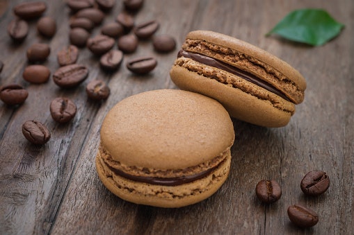 Jika tak suka yang terlalu manis, pilih macaron yang rasanya bittersweet, seperti kopi atau matcha tea