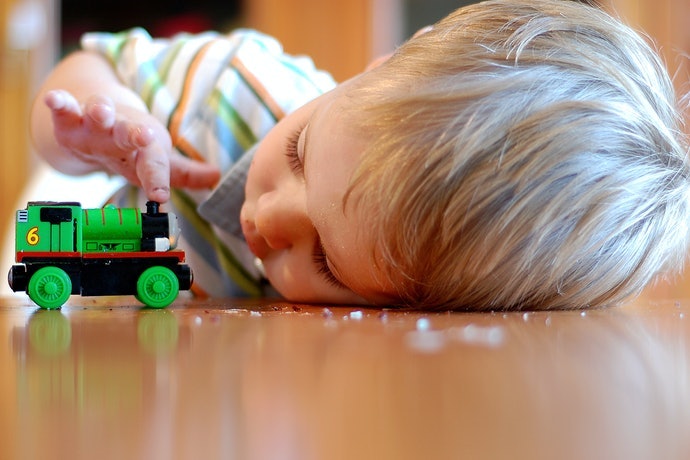 Pertimbangkan tipe kereta api dan karakter yang disukai anak Anda