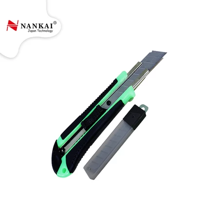 Agar tidak salah beli refill, pastikan kode dan lebar blade kompatibel dengan cutter Anda
