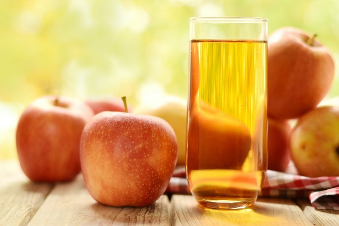 Perhatikan warna jus apel segar, jernih atau keruh?
