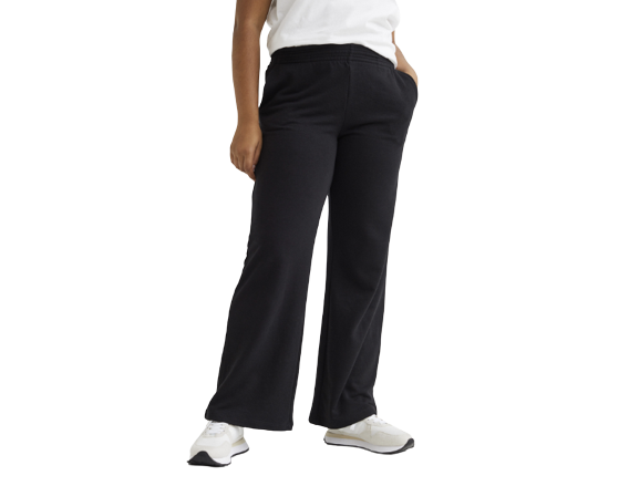 Untuk wanita gemuk, cari sweatpants hitam atau potongan straight leg