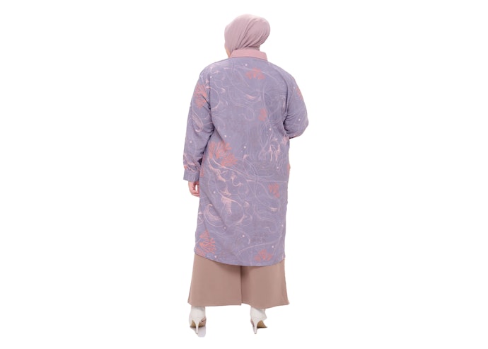 Pastikan ukuran tunik pas badan, tidak terlalu ketat ataupun terlalu longgar