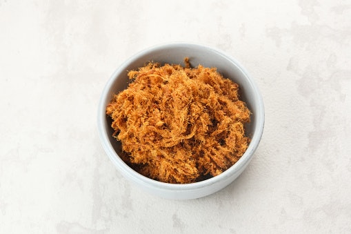 Cari abon ayam rasa original bila Anda ingin suka dengan rasa gurih dan manis