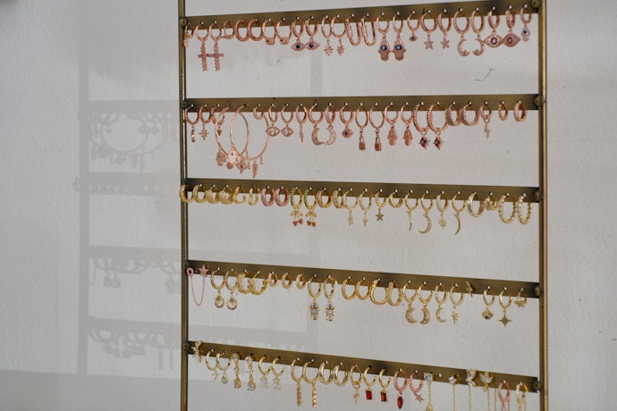 Sesuaikan dengan jumlah anting yang dimiliki