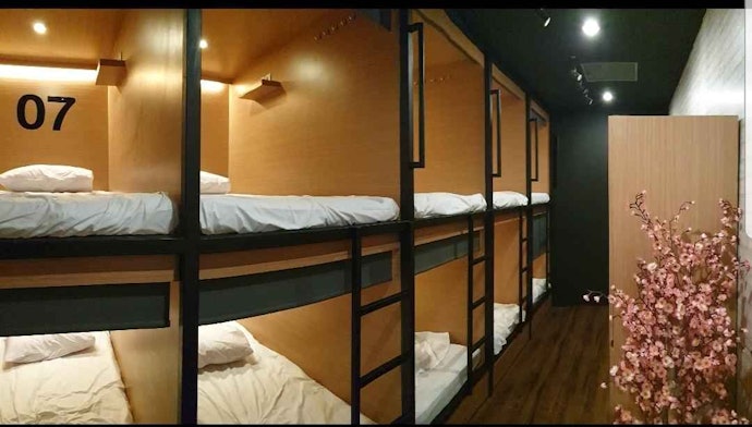 Pilih hotel kapsul di dekat Stasiun Bandung seperti Tokyo Cubo jika Anda ingin mobilitas yang mudah