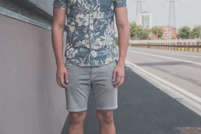 Celana pendek lebih casual, celana panjang cocok untuk beragam acara