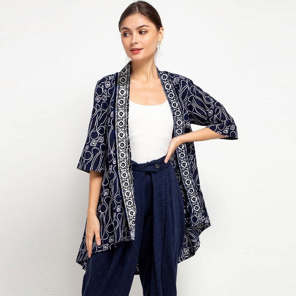Supaya nyaman dipakai sehari-hari, pertimbangkan outer batik dengan bahan katun, rayon, dan viscose