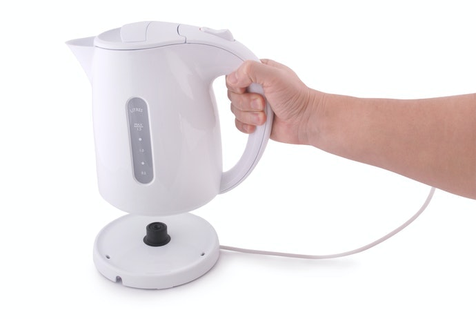 Pilih yang di bawah 800 watt jika Anda mencari teko listrik watt kecil