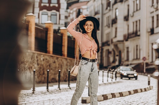 Tampil chic dengan crop top