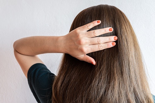 Ingin rambut tipis Anda tampak mengembang? Pilih jenis volumizing shampoo
