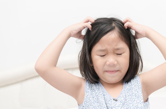 Untuk anak-anak prepubertal yang mengalami ketombe, bisa menggunakan sampo hypoallergenic dahulu; Bila tidak efektif, bisa dicoba shampoo antiketombe orang dewasa