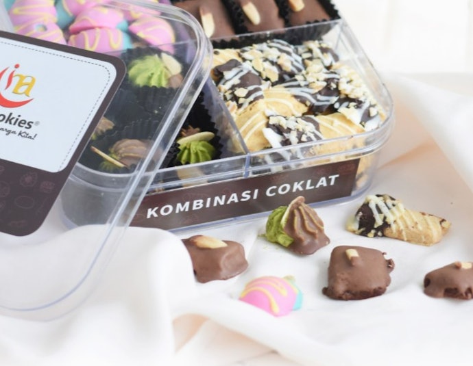 Pertimbangkan kue kering dengan berbagai macam warna