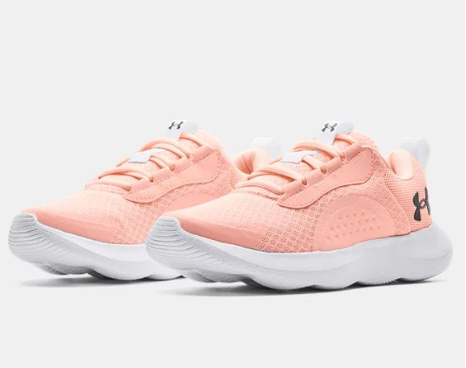 Pertimbangkan juga bahan upper sepatu Under Armour