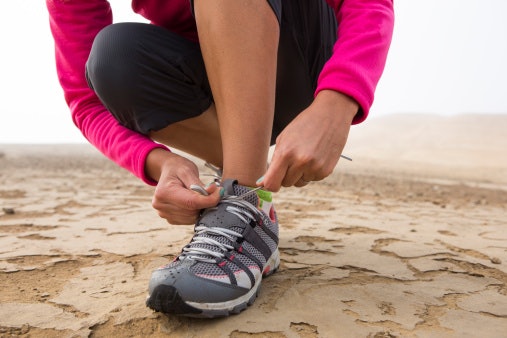 Pertimbangkan model sepatu yang membuat kaki terlihat ramping
