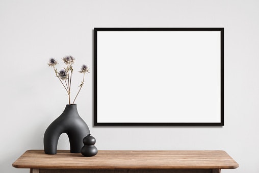 Untuk pemasangan yang mudah/praktis, pertimbangkan produk tipe bingkai foto, jepit/magnet, atau frame block
