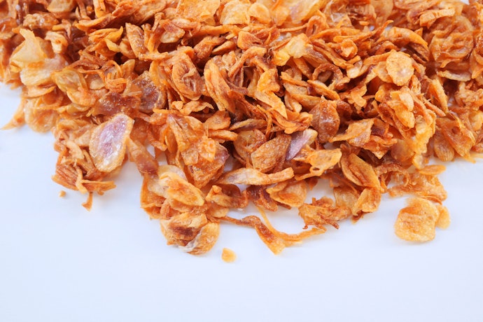 Untuk taburan, utamakan bawang goreng asli tanpa rasa tambahan