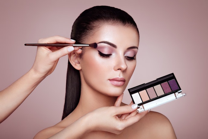 Sesuaikan warna dengan look yang diinginkan