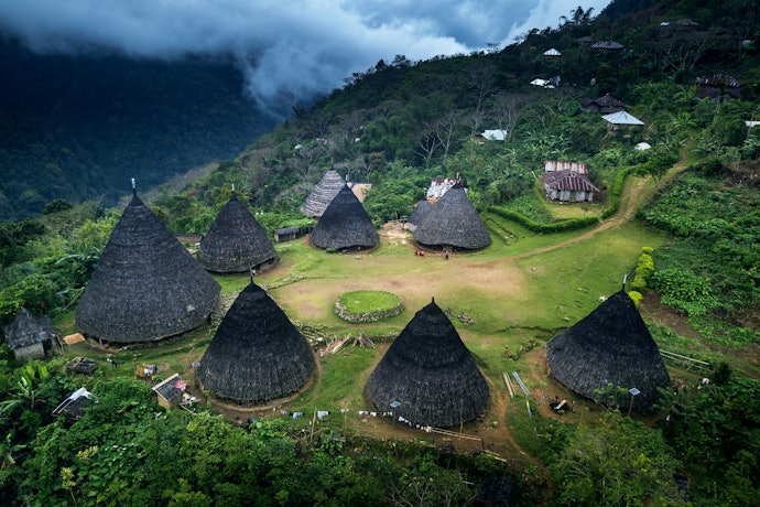 Ingin menikmati kearifan lokal? Pesan paket tour 2H1M Wae Rebo