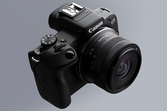 Untuk vlogging dan traveling, pertimbangkan Canon EOS R50, atau Canon EOS R100 yang ergonomis
