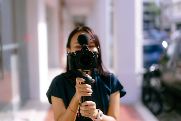 Kamera mirrorless juga unggul untuk videografi! Periksa keberadaan fitur F-Log untuk kemudahan saat editing