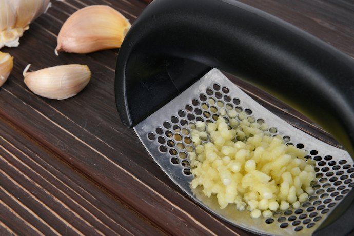 Utamakan tipe press untuk menghasilkan bawang putih cincang