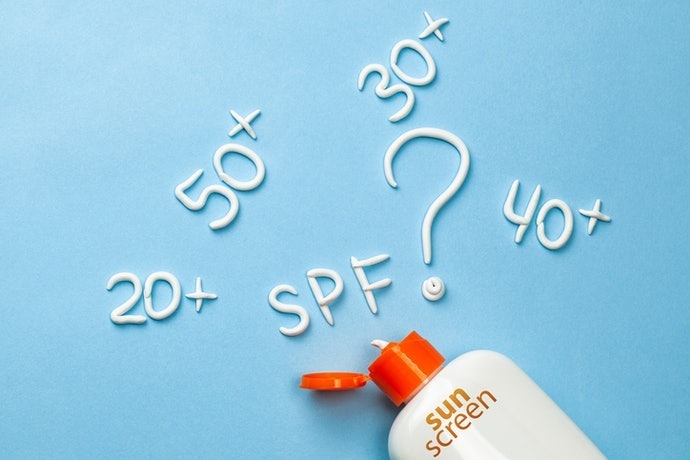 Utamakan sunscreen dengan kandungan minimal SPF 30 dan PA+++