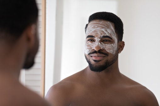 Bagi Anda yang mau melakukan eksfoliasi, tetapi memiliki kulit sensitif, prioritaskan exfoliating toner yang mengandung BHA atau AHA <10%