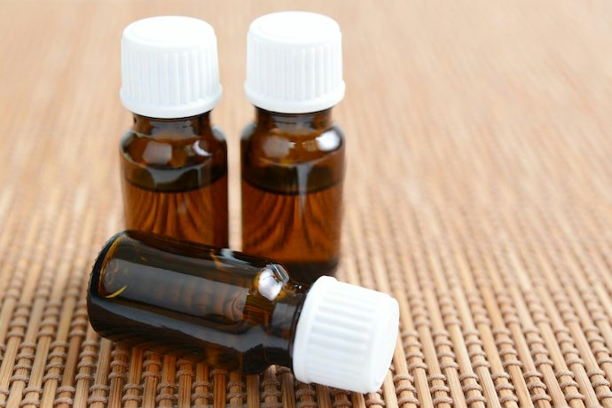 Cari yang bentuknya essensial oil untuk aromaterapi dan tujuan relaksasi