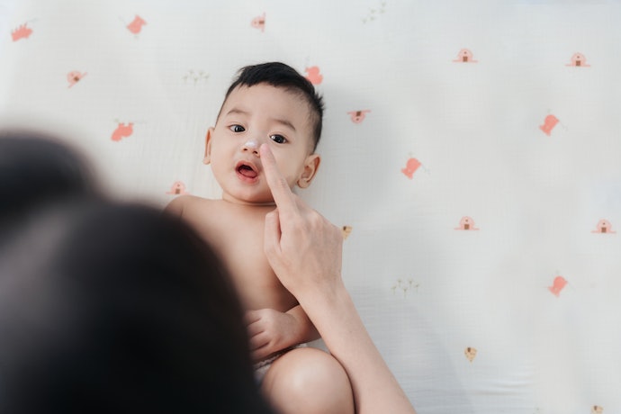 Bila Anda akan mengajak si kecil berenang, carilah produk dengan SPF 30 serta memiliki formula water-resistant untuk perlindungan lebih lama