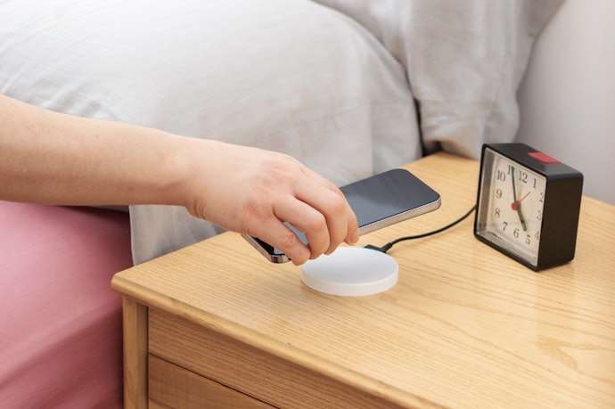 Cari case yang mendukung MagSafe apabila Anda menggunakan wireless charger