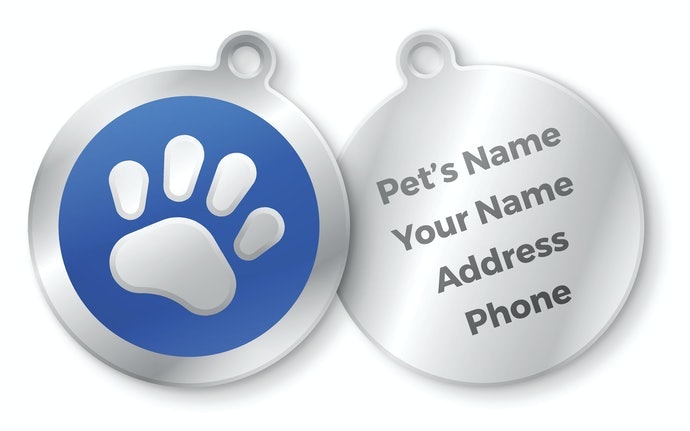 Pastikan ukuran pet tag dapat memperlihatkan nama dan kontak secara jelas