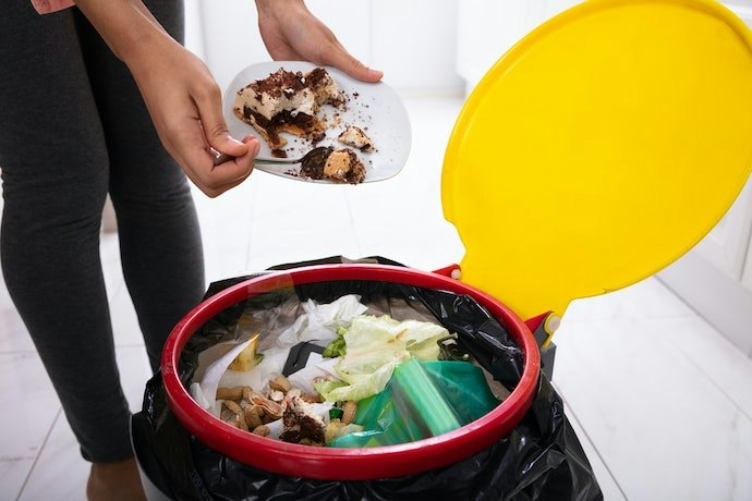 Khusus untuk dapur, pertimbangkan tempat sampah dengan tutup; Lebih praktis lagi dengan model injak