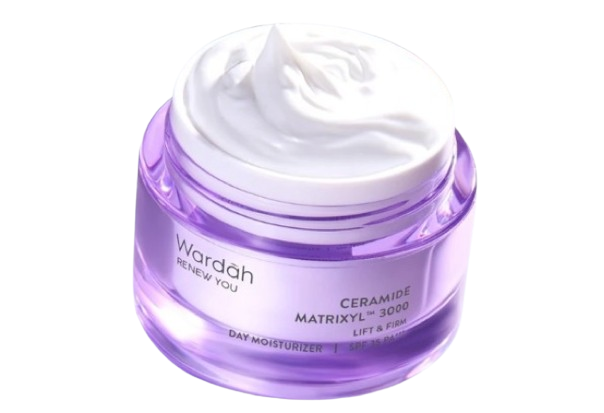 Agar lebih praktis digunakan saat siang hari, pertimbangkan juga moisturizer dengan kandungan minimal SPF30