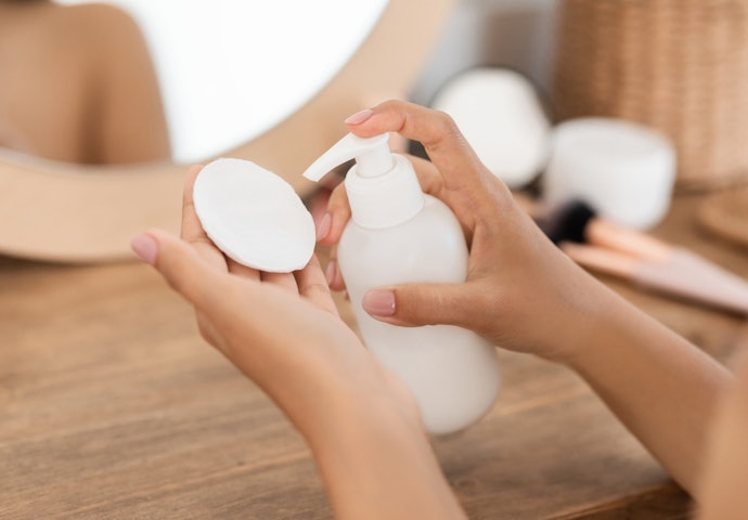 Untuk kulit kombinasi yang dibarengi dengan kulit sensitif, gunakan hydrating toner