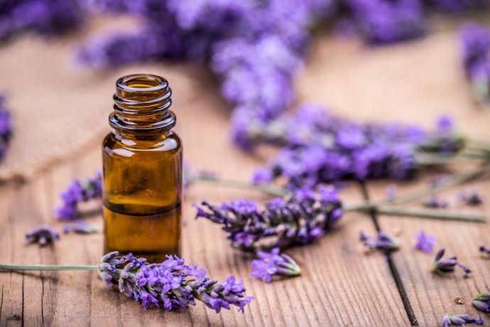 Jika bayi sering susah tidur nyenyak, pertimbangkan essential oil yang mengandung lavender oil dan chamomile oil