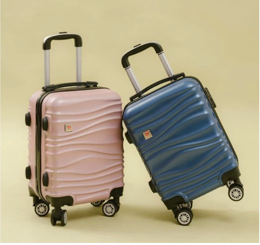 Bandingkan jenis material kopernya; hardcase yang tahan benturan atau softcase yang ringan dan fleksibel