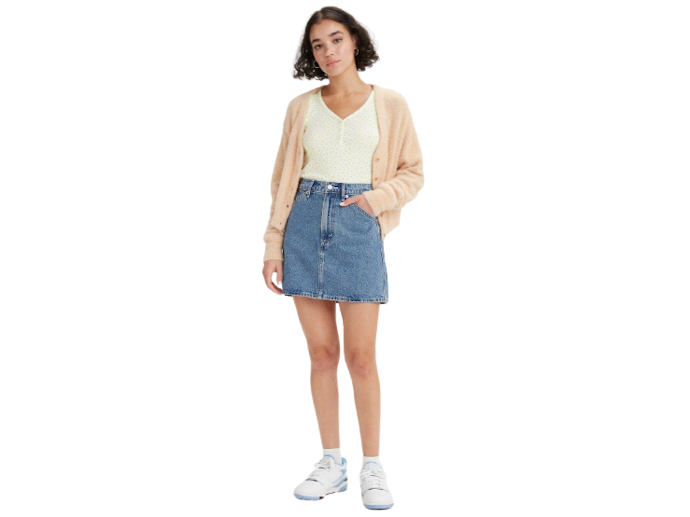 Jika ingin kualitas terbaik, cek merek rok jeans Levi's, Bandidas, dan Zahra Signature