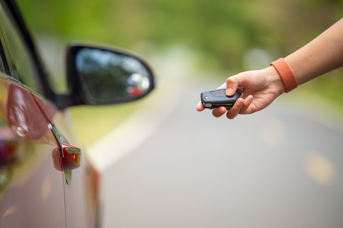 Jika Anda ingin lebih praktis, pertimbangkan fitur canggih seperti auto central lock dan smartphone connection