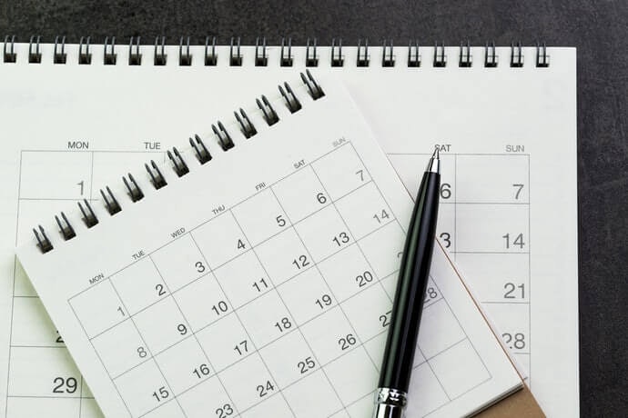 Pertimbangkan kalender yang memiliki ruang untuk menulis catatan
