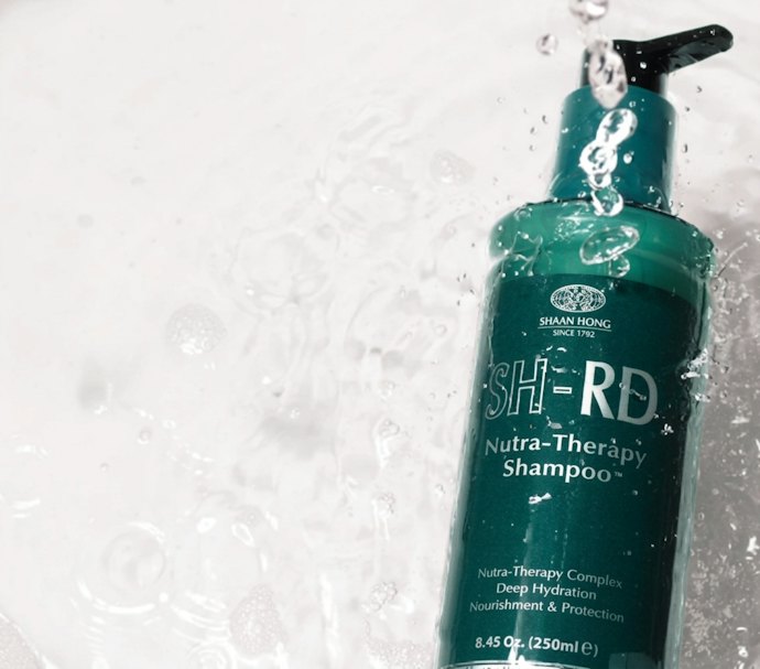 Rambut yang diwarnai mengalami ketombe? Coba atasi dahulu dengan shampoo untuk kulit kepala sensitif