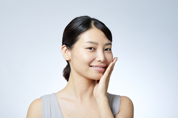 Untuk kulit kering, hindari peel off mask dengan kaolin atau clay; Pilih yang berbentuk gel dengan kandungan pelembap