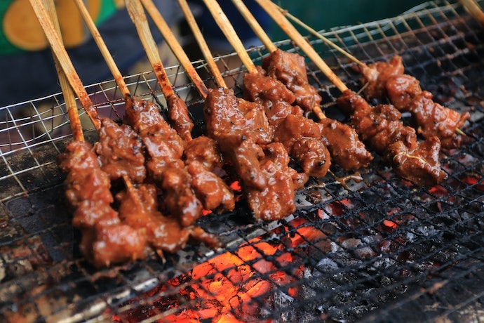 Pilih bumbu sate madura bila Anda mau bumbu kacang sate yang gurih dan manis